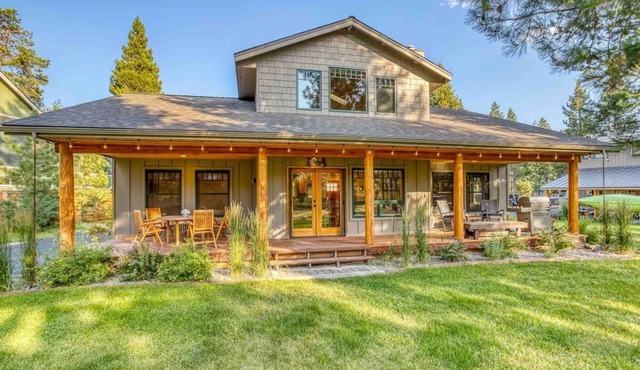 Settle Inn, Riverfront Sunriver Home~ Ski, Hot Tub, Pet Friendly