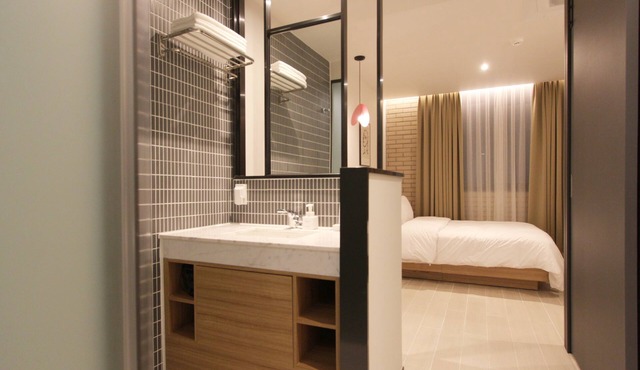Seven Bricks Hotel