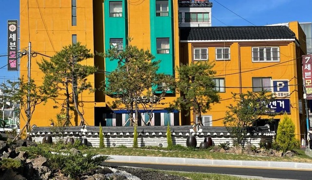 Seven Motel