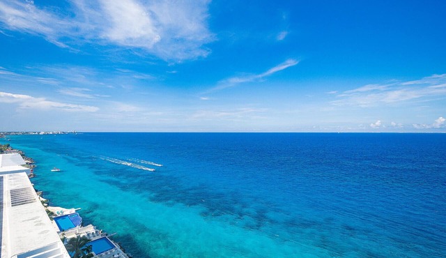 Seven Shades of Blue Peninsula Grand