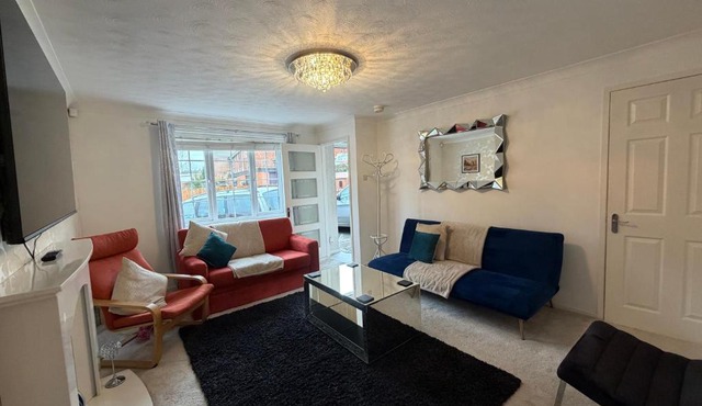 Seven Sleeper Property Near Batley Centre