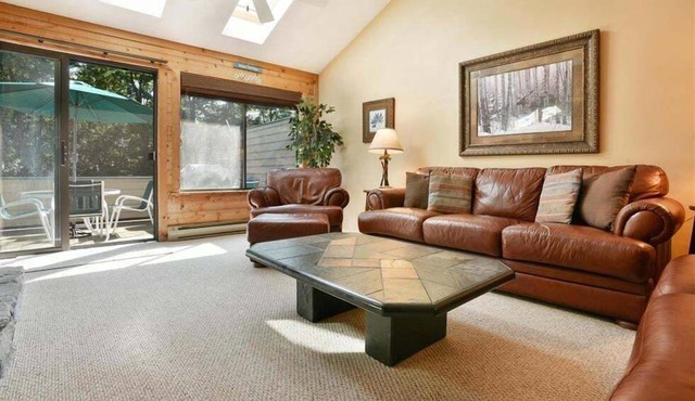 Seven Springs 2 Bedrooms Premium Condo, fireplace and a view by RedAwning