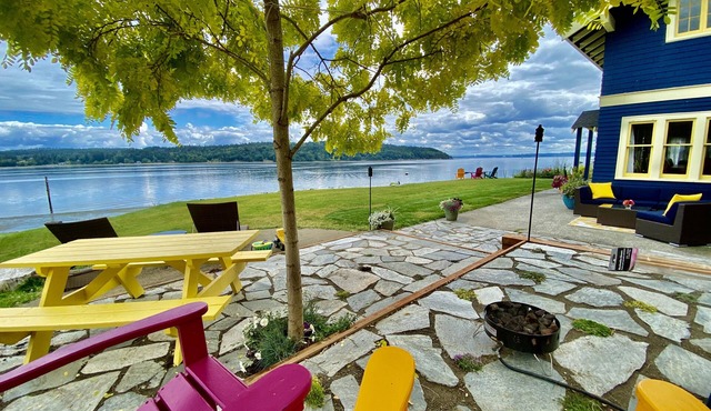 SHABBY CHIC WATERFRONT RETREAT serene low bank waterfront home w/gas fire pit.
