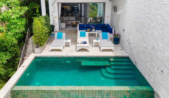 Shades of Blue luxury villa for rent