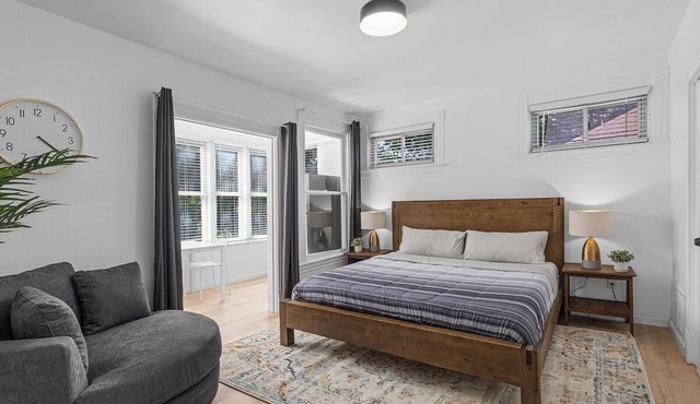 Shadyside, Central @5 Stylish and Bright Studio With Parking
