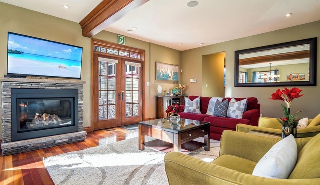 Shale Beach House - 5 mins to Blue Mountain Village!