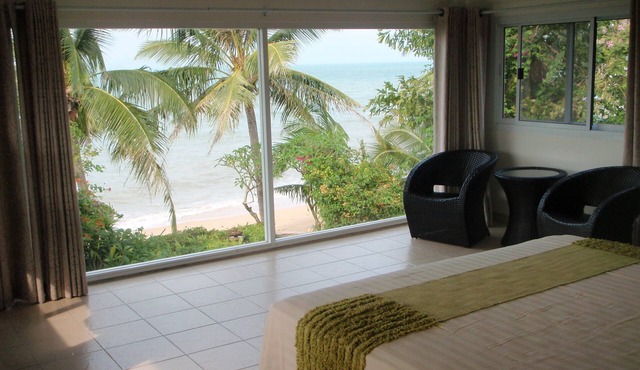 Shamabala Private and Spacious 4-bedroom beachfront Villa in Bang Por Koh Samui