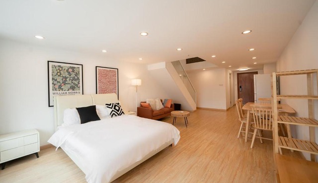 Shanghai Hills & Lotus Home Base near NECC & Hongqiao railway station suitable for Family&Business