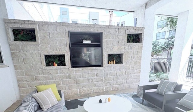 Shared 3B 2BR Condo 1B1BR 800m near NRG/Medical Center/Galleria/24h GYM PG