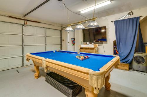 Shared Game Area! Tomball Apt 7 Mi to Downtown