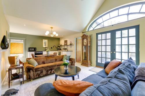 Shared Hot Tub: Historic Cottage, Walk to Elm Park