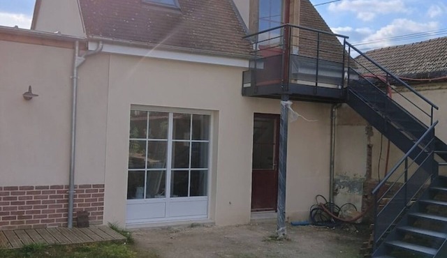 Shared house, low self-contained studio in Beauvais, 5 km from the airport