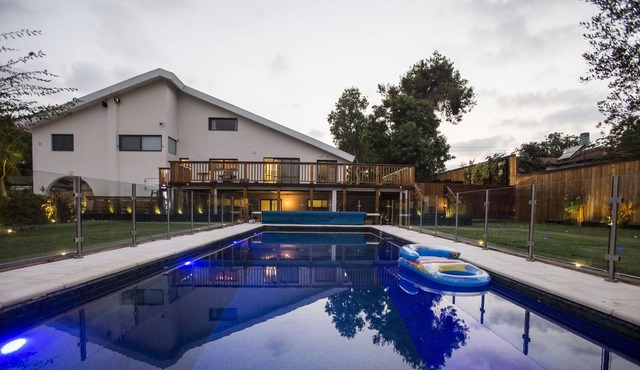 Shared property close to most cities up to 4 adults comfy pool sauna Hottub.