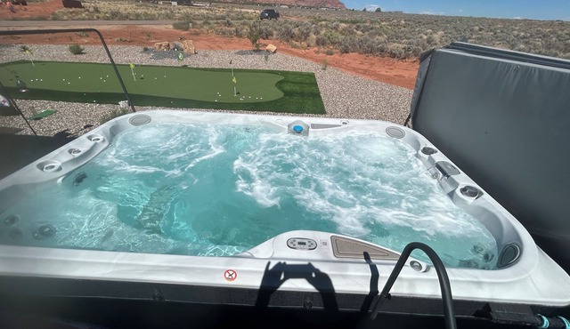 Shared space with owners. 2 bedroom and bath, swim spa, golf green,great views.