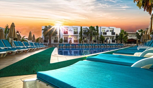 Shark Club Hotel