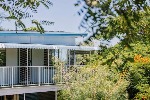 Sharon - Pet Friendly Beach Cottage in Town - Holiday Yamba