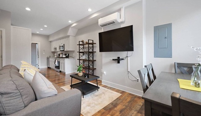 Shaw Chic Oasis: Metro-Accessible 2BR Rowhouse
