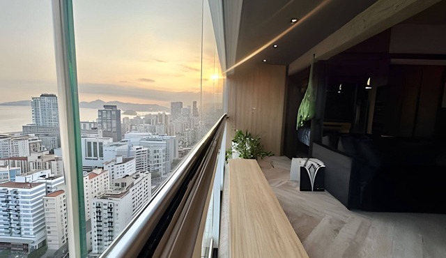 SHB - High standard with panoramic views!