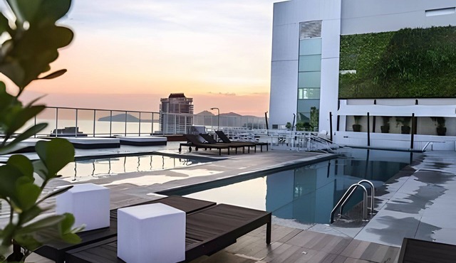 SHB - Refinement, Ocean View, Sauna and Pool!