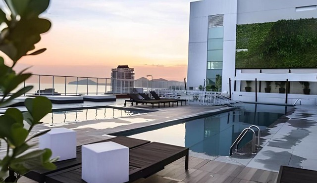 SHB - Refinement, Ocean View, Sauna and Pool!