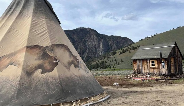 Sheep Creek Ranch Buffalo Luxury Glamping Tipi