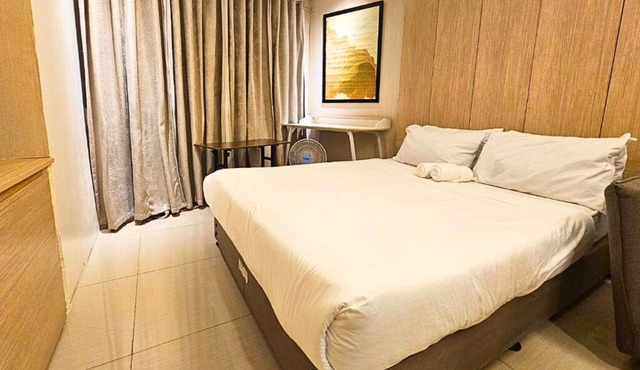 Shell Residences MOA - The Executive Suites SL005 Cozy 1 Bedroom with AC, Wi-Fi