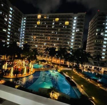 Shell Residences with Pool View Walk to MOA