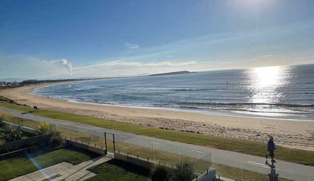 Shellharbour Waves - Amazing Beach Front Views
