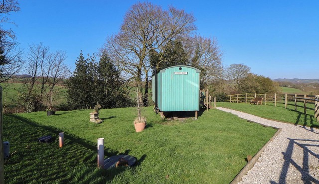 SHEPHERDS DELIGHT, pet friendly, character holiday cottage in Leek
