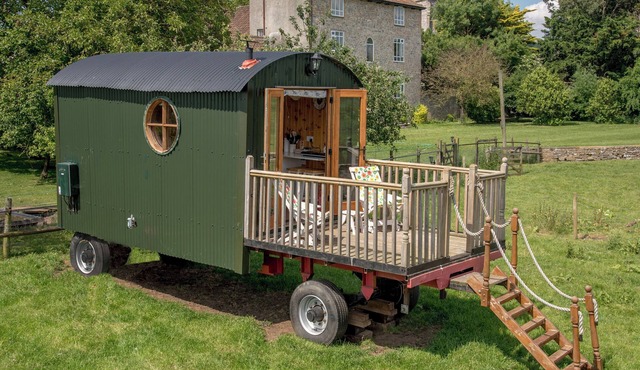 Shepherd’s Hut Discovery – Peaceful Somerset Levels Escape