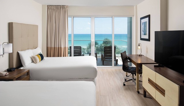 Sherry Frontenac Oceanfront Hotel