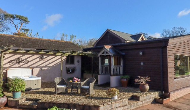 SHERWAY DAIRY, romantic, character holiday cottage in Bradninch