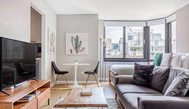 Shining Tribeca Studio w/Indoor pool + Gym by Blueground