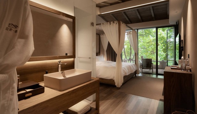 Shishe Spring Designer Homestay