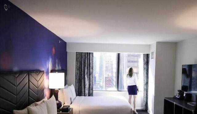 Shop Chicago’s Magnificent Mile – Steps Away from Navy Pier - Bar On-Site