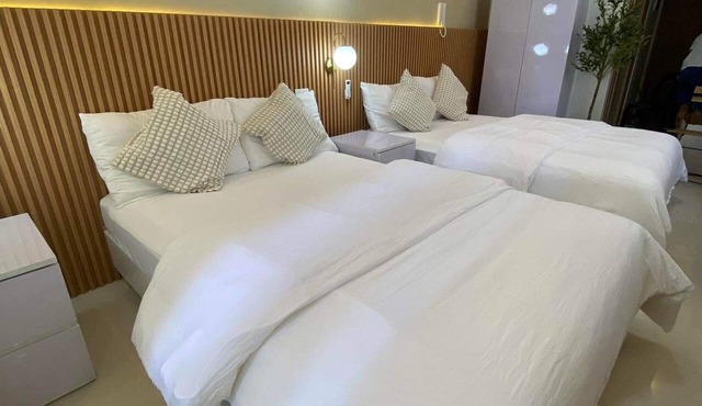 Shore 3 Residences Authentic Japanese-Style Bedroom with Pool View - MOA Complex
