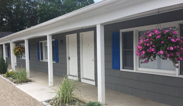 Shore Road Inn