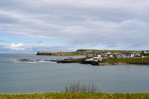 Shoreline Portballintrae North Coast Views Near Giants Causeway & Royal Portrush