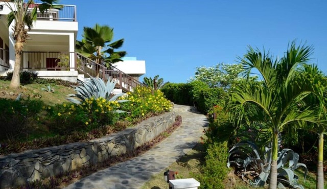 "Shoreside" - beach-front studio apartment for two