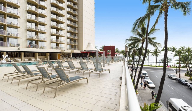 Short Distance From The Well Known Sites! 2 Family-friendly Units, Pool