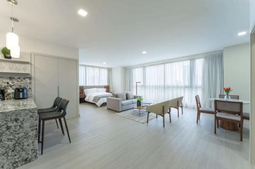 Short-Term Studio with Park Views in Panama City U1808