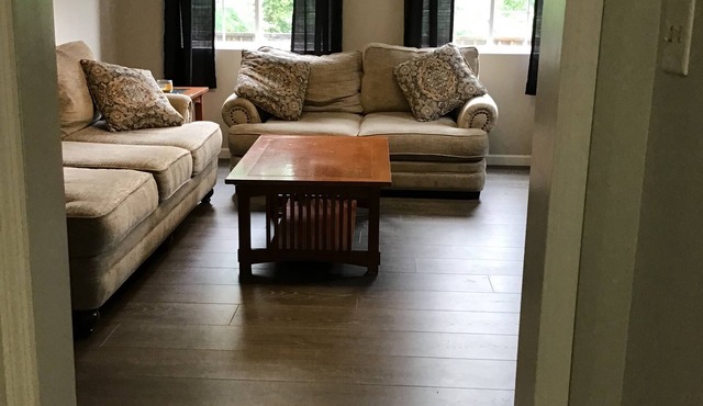 Short term vacation, Belmont, Saratoga race track, 2 bed, 1 bath apartment.