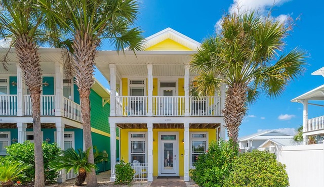 Short walk to the Beach! Family Beach House Sleeps 16 with a Private Pool!