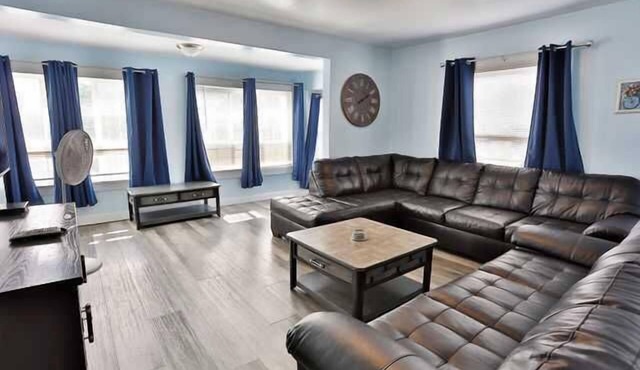 Shortstop Apt 2 - All Star Baseball Rentals