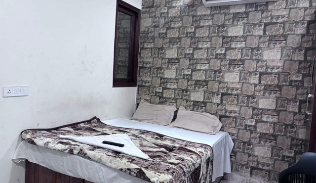 Shree Ji Hotel Stay Room
