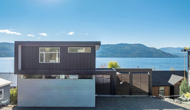 Shuswap Lakefront Sleeps 14