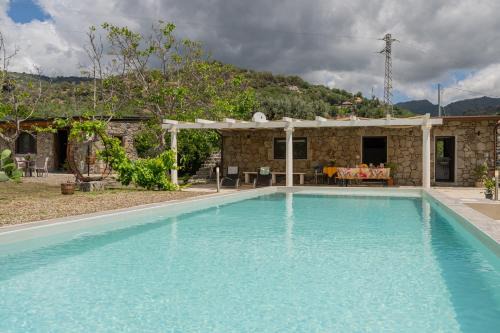 Sicily Stone Cottage with swimming pool