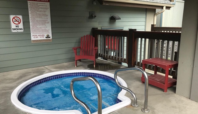 Side-by-Side Canmore Condos for 12🧡4 Bdrm/4Bath-Spectacular View☀️Pool/Hot Tub