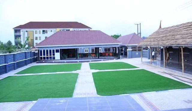 Side View Hotel