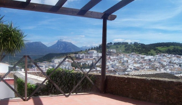 Sierra de Grazalema, 2-6 people, town center, pool, garden, wifi.